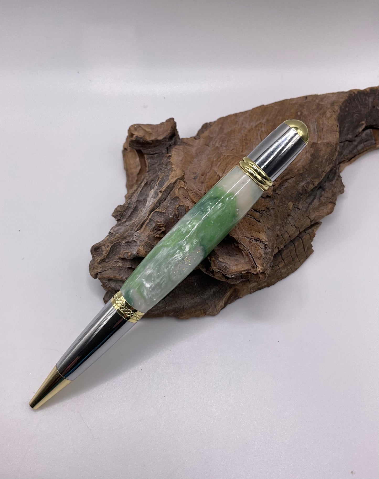 Monarch Twist Ink Pen in Chrome & Gold 1155